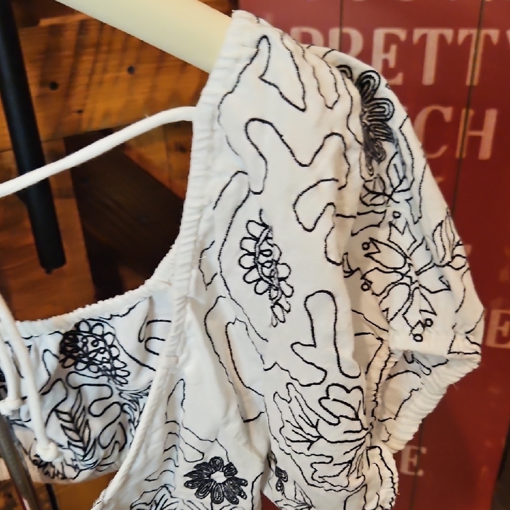 306 Free People White Crop Top with Black Floral Embroidery - Picture 7 of 9